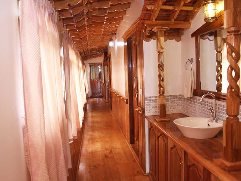 Houseboats